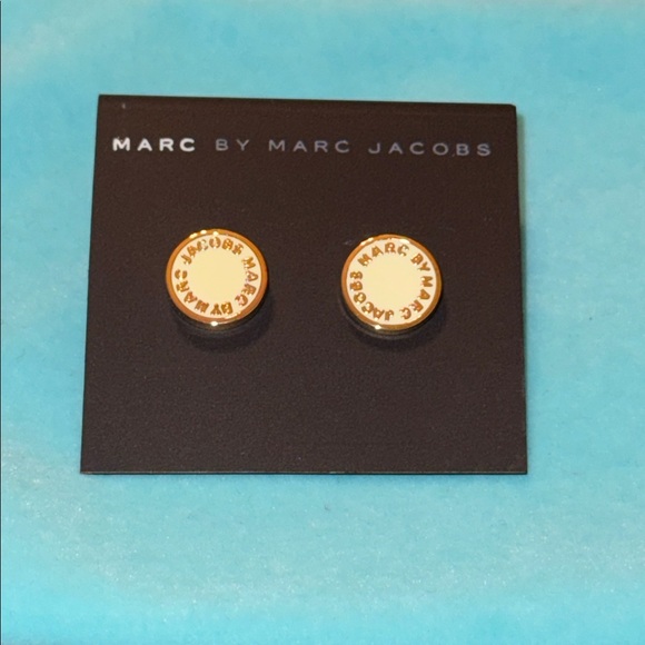 MARC BY MARC JACOBS LOGO DISC ENAMEL STUDS PEACH ROSEGOLD - Picture 1 of 3